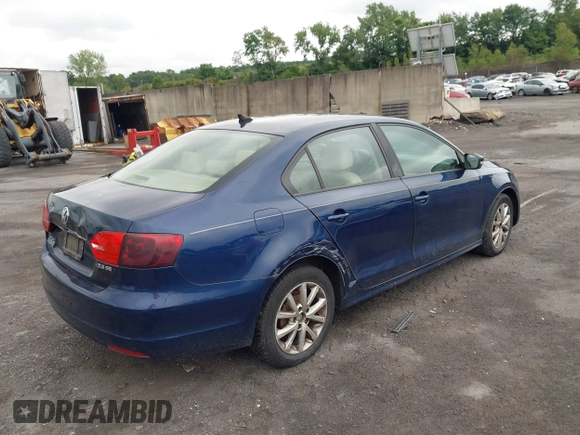 2011 Volkswagen Jetta SE z VIN 3VWDZ7AJ2BM388322, wystawiony jako IAAI lot #42772120 z przebiegiem 240 415 mil mil oraz . Historia ofert i sprzedaży dostępna na DreamBid. Obrazek 4.