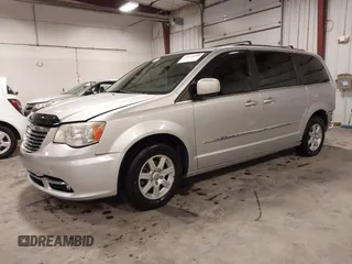 2011 Chrysler Town & Country Touring z VIN 2A4RR5DGXBR723116, wystawiony jako IAAI lot #42156888 z przebiegiem 177 591 mil mil oraz . Historia ofert i sprzedaży dostępna na DreamBid. Obrazek 2.