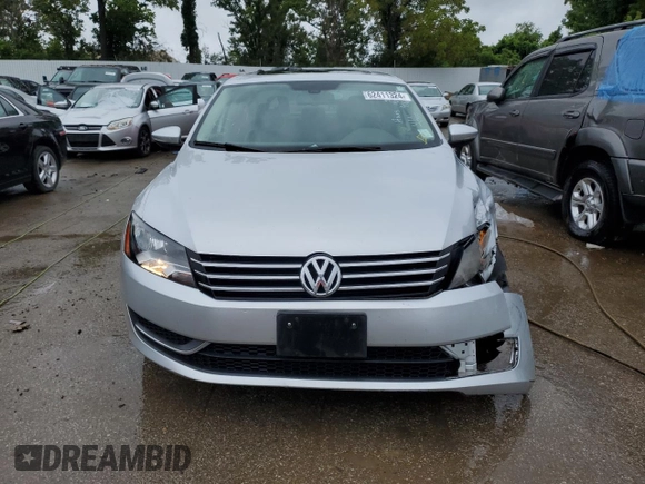 2012 Volkswagen Passat SE z VIN 1VWBH7A39CC027054, wystawiony jako Copart lot #62411324 z przebiegiem 93 729 mil mil oraz Szkoda całkowita • Salvage title. Historia ofert i sprzedaży dostępna na DreamBid. Obrazek 5.