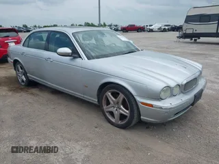 2007 Jaguar XJ with VIN SAJWA79B77SH12190, listed as a IAAI auction lot 42142432 with 1 mi miles. Bid and sale history available at carsss.com. Image 1.
