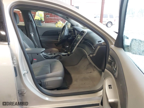 2015 Chevrolet Malibu LS with VIN 1G11B5SL2FF234349, listed as a IAAI auction lot 41623639 with 181,940 mi miles. Bid and sale history available at carsss.com. Image 5.
