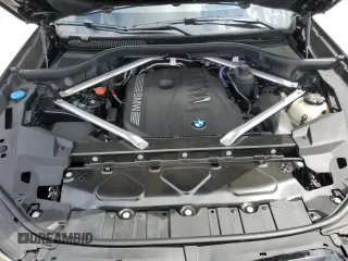 2024 BMW X5 sDrive40i z VIN 5UX13EU01R9V06527, wystawiony jako Copart lot #54611085 z przebiegiem 13 886 mil mil oraz Szkoda całkowita • Salvage title. Historia ofert i sprzedaży dostępna na DreamBid. Obrazek 12.