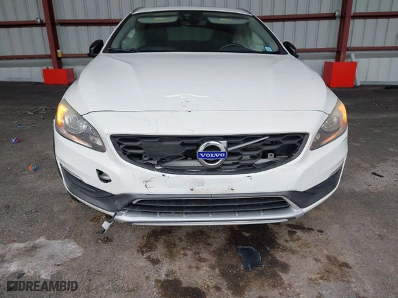2016 Volvo V60 Cross Country T5 with VIN YV4612HK6G1003110, listed as a IAAI auction lot 41682878 with NaN miles. Bid and sale history available at carsss.com. Image 6.