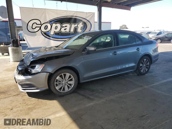 2015 Volkswagen Jetta SE z VIN 3VWD17AJ0FM293139, wystawiony jako Copart lot #61503405 z przebiegiem 100 045 mil mil oraz Czysty tytuł • Clean title. Historia ofert i sprzedaży dostępna na DreamBid. Obrazek 1.