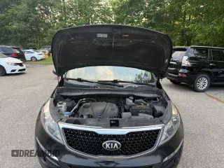2016 Kia Sportage LX z VIN KNDPBCAC3G7852850, wystawiony jako Copart lot #59635465 z przebiegiem 138 811 mil mil oraz Czysty tytuł • Clean title. Historia ofert i sprzedaży dostępna na DreamBid. Obrazek 7.