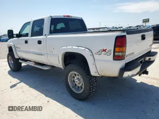 2005 GMC Sierra 2500HD SLE z VIN 1GTHK23245F813805, wystawiony jako Copart lot #51147775 z przebiegiem 213 786 mil mil oraz Czysty tytuł • Clean title. Historia ofert i sprzedaży dostępna na DreamBid. Obrazek 2.