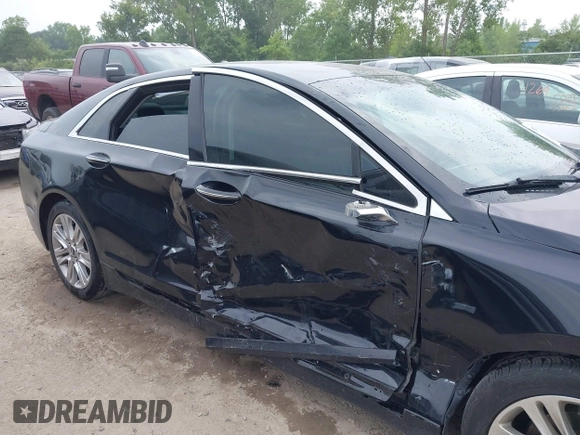 2016 Lincoln MKZ z VIN 3LN6L2G9XGR601231, wystawiony jako IAAI lot #42699222 z przebiegiem 107 081 mil mil oraz . Historia ofert i sprzedaży dostępna na DreamBid. Obrazek 13.