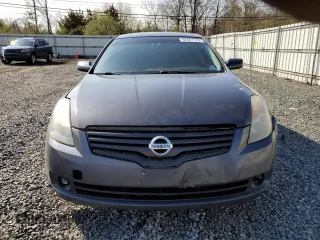 2009 Nissan Altima S with VIN 1N4AL21E69N493786, listed as a Copart auction lot 52427125 with 135,767 mi miles and Salvage Title. Bid and sale history available at DreamBid. Image 5.