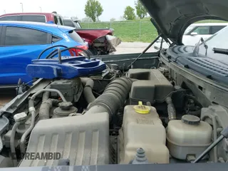 2013 Ford F-150 XLT z VIN 1FTFW1E65DFC76947, wystawiony jako IAAI lot #42028756 z przebiegiem 239 463 mil mil oraz . Historia ofert i sprzedaży dostępna na DreamBid. Obrazek 20.