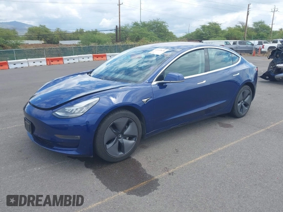 2018 Tesla Model 3 Long Range Battery z VIN 5YJ3E1EA6JF160859, wystawiony jako IAAI lot #42149636 z przebiegiem 81 159 mil mil oraz . Historia ofert i sprzedaży dostępna na DreamBid. Obrazek 2.