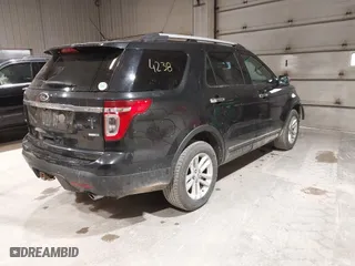 2014 Ford Explorer XLT with VIN 1FM5K8D85EGC02096, listed as a IAAI auction lot 42004238 with 187,187 mi miles. Bid and sale history available at carsss.com. Image 4.