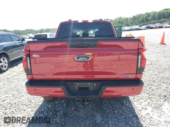 2023 Ford F-150 Lightning Pro z VIN 1FTVW1EL5PWG08844, wystawiony jako Copart lot #57673505 z przebiegiem 20 001 mil mil oraz Szkoda całkowita • Salvage title. Historia ofert i sprzedaży dostępna na DreamBid. Obrazek 6.