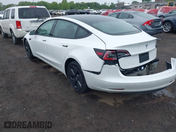 2023 Tesla Model 3 z VIN 5YJ3E1EA6PF570876, wystawiony jako IAAI lot #42366310 z przebiegiem 13 005 mil mil oraz . Historia ofert i sprzedaży dostępna na DreamBid. Obrazek 3.
