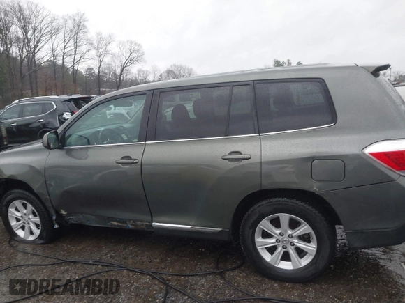 2013 Toyota Highlander with VIN 5TDZA3EHXDS032848, listed as a IAAI auction lot 41757071 with 143,774 mi miles and . Bid and sale history available at DreamBid. Image 6.