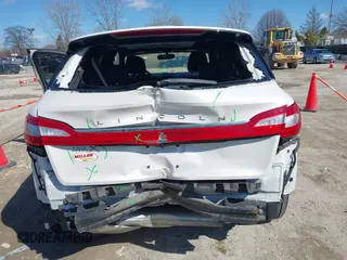 2018 Lincoln MKX Premiere z VIN 2LMPJ6JR7JBL45554, wystawiony jako IAAI lot #41866850 z przebiegiem 90 685 mil mil oraz . Historia ofert i sprzedaży dostępna na DreamBid. Obrazek 6.