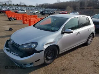 2013 Volkswagen Golf w/Conv & Sunroof с VIN WVWDB7AJ3DW131454, выставлен на аукционе IAAI как лот 41844393 с пробегом 174 704 миль миль и . История ставок и продаж доступна на DreamBid. Изображение 2.