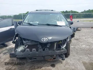 2011 Toyota Sienna XLE AAS with VIN 5TDYK3DC3BS103531, listed as a IAAI auction lot 42290142 with 231,995 mi miles and . Bid and sale history available at DreamBid. Image 12.