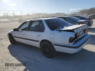 1990 Honda Accord LX with VIN JHMCB7653LC016309, listed as a Copart auction lot 41487615 with 197,362 mi miles and Clean Title. Bid and sale history available at carsss.com. Image 2.