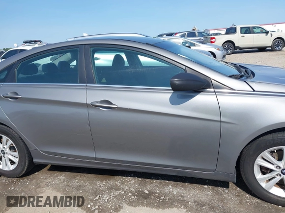 2013 Hyundai Sonata GLS z VIN 5NPEB4AC1DH700618, wystawiony jako IAAI lot #42306434 z przebiegiem 161 094 mil mil oraz . Historia ofert i sprzedaży dostępna na DreamBid. Obrazek 13.