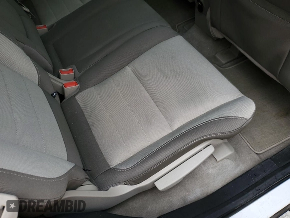 2014 Ford Escape SE z VIN 1FMCU9GX8EUC02895, wystawiony jako IAAI lot #42511705 z przebiegiem 104 900 mil mil oraz . Historia ofert i sprzedaży dostępna na DreamBid. Obrazek 25.