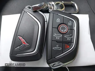2021 Chevrolet Corvette 1LT z VIN 1G1YA3D48M5103960, wystawiony jako IAAI lot #41768406 z przebiegiem Nie podano mil oraz . Historia ofert i sprzedaży dostępna na DreamBid. Obrazek 11.