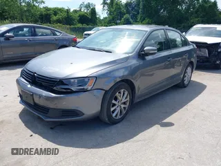 2012 Volkswagen Jetta SE z VIN 3VWDP7AJ4CM323219, wystawiony jako IAAI lot #42290353 z przebiegiem 313 663 mil mil oraz . Historia ofert i sprzedaży dostępna na DreamBid. Obrazek 2.