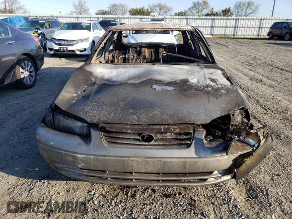 1999 Toyota Camry LE с VIN 4T1BG22K9XU508335, выставлен на аукционе Copart как лот 48794335 с пробегом Не указан миль и На запчасти • Non repairable. История ставок и продаж доступна на DreamBid. Изображение 5.