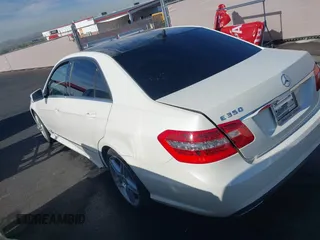 2011 Mercedes-Benz E-Class E 350 Luxury with VIN WDDHF5GB4BA452946, listed as a IAAI auction lot 42090168 with 121,943 mi miles. Bid and sale history available at carsss.com. Image 3.