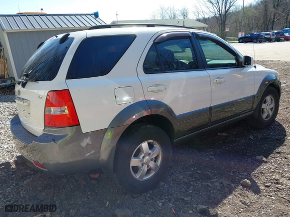 2008 Kia Sorento EX with VIN KNDJC736685800952, listed as a IAAI auction lot 41940679 with 134,403 mi miles. Bid and sale history available at carsss.com. Image 4.