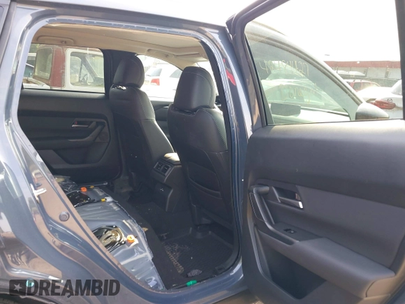 2024 Mazda CX-50 S Premium z VIN 7MMVABDM7RN231991, wystawiony jako IAAI lot #42481427 z przebiegiem 7 843 mil mil oraz . Historia ofert i sprzedaży dostępna na DreamBid. Obrazek 8.
