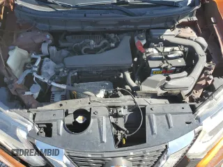 2017 Nissan Rogue SV z VIN 5N1AT2MN9HC761869, wystawiony jako Copart lot #57782335 z przebiegiem 76 896 mil mil oraz Szkoda całkowita • Salvage title. Historia ofert i sprzedaży dostępna na DreamBid. Obrazek 11.