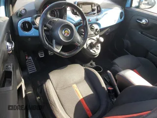 2017 FIAT 500 Abarth z VIN 3C3CFFFH6HT700314, wystawiony jako Copart lot #76955754 z przebiegiem 75 046 mil mil oraz Szkody całkowita. Historia ofert i sprzedaży dostępna na DreamBid. Obrazek 8.