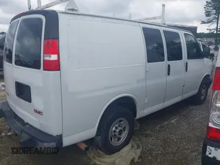 2018 GMC Savana Cargo with VIN 1GTW7AFGXJ1910704, listed as a IAAI auction lot 40924087 with 142,697 mi miles. Bid and sale history available at carsss.com. Image 4.