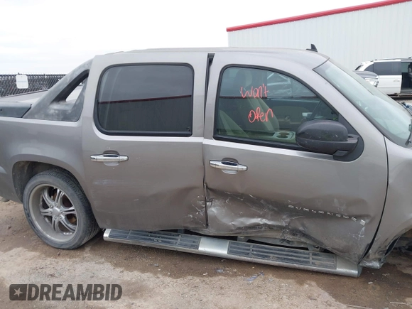 2007 Chevrolet Avalanche LTZ z VIN 3GNEC12J77G129472, wystawiony jako IAAI lot #41100413 z przebiegiem Nie podano mil oraz . Historia ofert i sprzedaży dostępna na DreamBid. Obrazek 6.