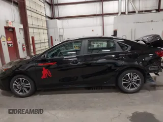 2023 Kia Forte LXS z VIN 3KPF24AD4PE646186, wystawiony jako IAAI lot #42137342 z przebiegiem 15 866 mil mil oraz . Historia ofert i sprzedaży dostępna na DreamBid. Obrazek 15.