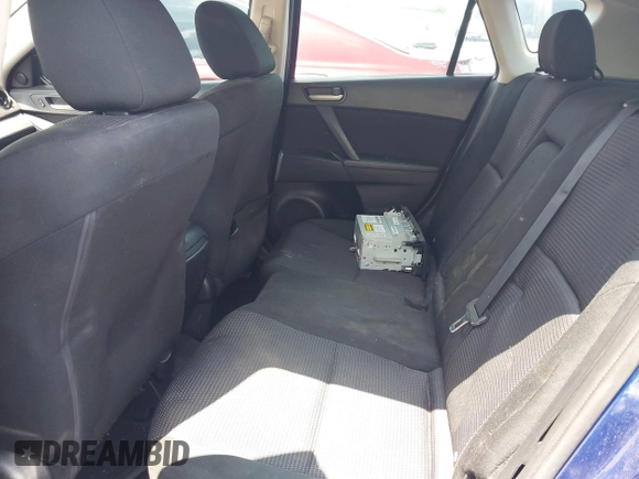 2013 Mazda 3 i Touring z VIN JM1BL1L74D1767414, wystawiony jako IAAI lot #42336893 z przebiegiem 125 000 mil mil oraz . Historia ofert i sprzedaży dostępna na DreamBid. Obrazek 8.