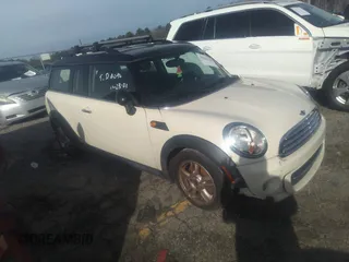 2012 MINI Clubman z VIN WMWZF3C5XCT190503, wystawiony jako IAAI lot #35621765 z przebiegiem 118 080 mil mil oraz . Historia ofert i sprzedaży dostępna na DreamBid. Obrazek 1.