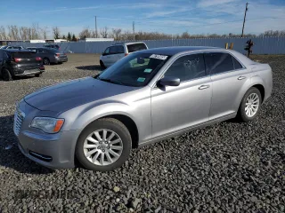 2013 Chrysler 300 z VIN 2C3CCAAG2DH697490, wystawiony jako Copart lot #88799405 z przebiegiem 95 165 mil mil oraz Czysty tytuł • Clean title. Historia ofert i sprzedaży dostępna na DreamBid. Obrazek 1.
