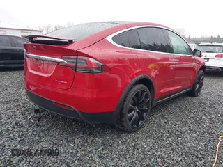 2019 Tesla Model X 75D with VIN 5YJXCBE23KF207739, listed as a IAAI auction lot 41808567 with 191,233 mi miles and . Bid and sale history available at DreamBid. Image 4.