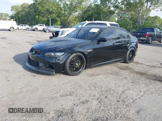 2011 BMW M3 z VIN WBSPM9C5XBE203183, wystawiony jako IAAI lot #42133371 z przebiegiem 94 063 mil mil oraz . Historia ofert i sprzedaży dostępna na DreamBid. Obrazek 2.