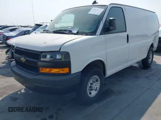 2022 Chevrolet City Express Cargo z VIN 1GCZGGFP5N1163745, wystawiony jako IAAI lot #37373527 z przebiegiem 9358 mil mil oraz . Historia ofert i sprzedaży dostępna na DreamBid. Obrazek 2.