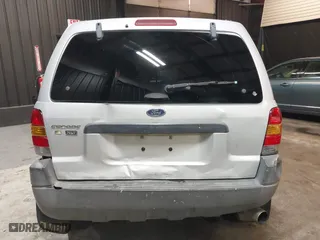 2004 Ford Escape XLT with VIN 1FMYU03164KA95424, listed as a IAAI auction lot 41810929 with 229,539 mi miles. Bid and sale history available at carsss.com. Image 16.