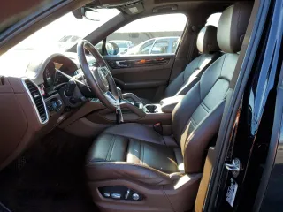 2021 Porsche Cayenne z VIN WP1AA2AY7MDA00348, wystawiony jako Copart lot #70941032 z przebiegiem 22 755 mil mil oraz . Historia ofert i sprzedaży dostępna na DreamBid. Obrazek 7.