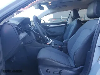 2025 Volkswagen Jetta SE with VIN 3VW7X7BU8SM015619, listed as a Copart auction lot 49249065 with 3,673 mi miles and Non Repairable. Bid and sale history available at carsss.com. Image 7.