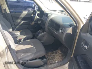 2009 Jeep Patriot Sport with VIN 1J4FT28B69D124812, listed as a IAAI auction lot 41437621 with 118,250 mi miles. Bid and sale history available at carsss.com. Image 5.