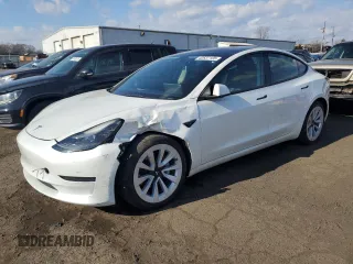 2023 Tesla Model 3 z VIN 5YJ3E1EA2PF468460, wystawiony jako Copart lot #42637105 z przebiegiem Nie podano mil oraz Szkoda całkowita • Salvage title. Historia ofert i sprzedaży dostępna na DreamBid. Obrazek 1.
