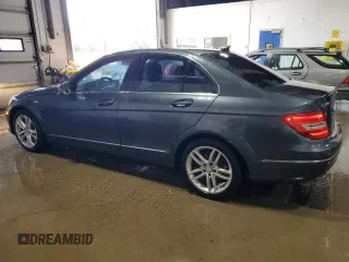 2013 Mercedes-Benz C 300 Sport z VIN WDDGF8AB2DR259172, wystawiony jako Copart lot #57073655 z przebiegiem 124 247 mil mil oraz Szkoda całkowita • Salvage title. Historia ofert i sprzedaży dostępna na DreamBid. Obrazek 2.