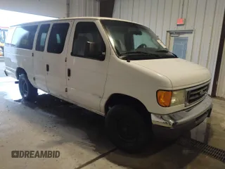 2006 Ford Econoline Passenger XL z VIN 1FBSS31L56DA76879, wystawiony jako IAAI lot #42476689 z przebiegiem 455 262 mil mil oraz . Historia ofert i sprzedaży dostępna na DreamBid. Obrazek 1.