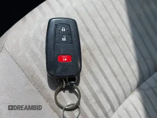 2016 Toyota Prius Two z VIN JTDKBRFU4G3509129, wystawiony jako IAAI lot #42321562 z przebiegiem 246 582 mil mil oraz . Historia ofert i sprzedaży dostępna na DreamBid. Obrazek 11.