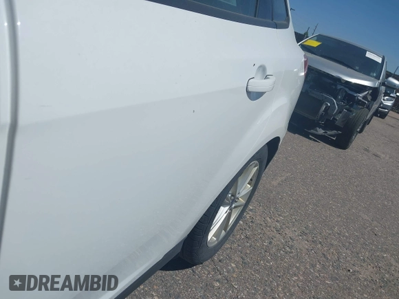 2015 Ford Focus SE z VIN 1FADP3F28FL334359, wystawiony jako IAAI lot #42520827 z przebiegiem 182 755 mil mil oraz . Historia ofert i sprzedaży dostępna na DreamBid. Obrazek 6.